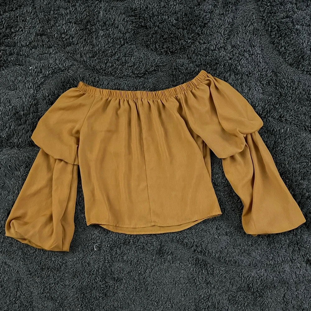 Charlotte Russe Off-the-Shoulder Mustard Bell Sleeve Top Size Small - Picture 3 of 3